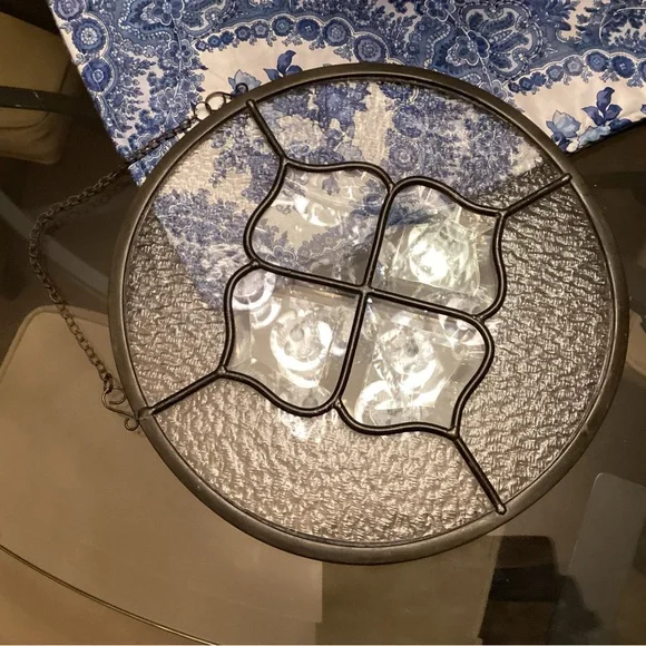 Vintage Clear Stain Glass Round with hanging chain - Picture 3 of 10